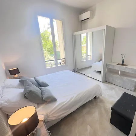 Stunning 3 Bedrooms, Garden, Jacuzzi, Monaco Apartmán *