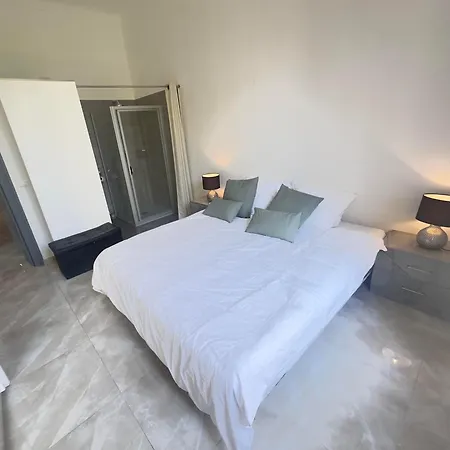 Stunning 3 Bedrooms, Garden, Jacuzzi, Monaco